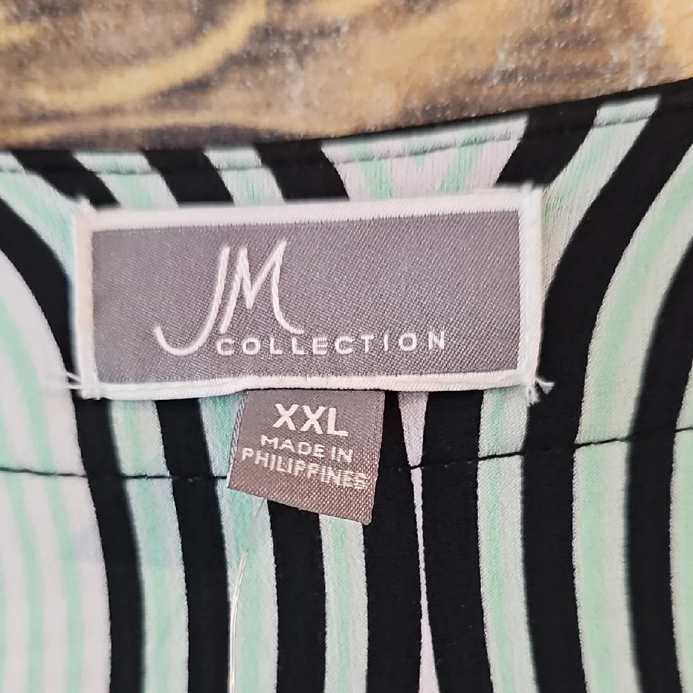JM Collection Black and White Graphic Tunic Blouse - Picture 3 of 6